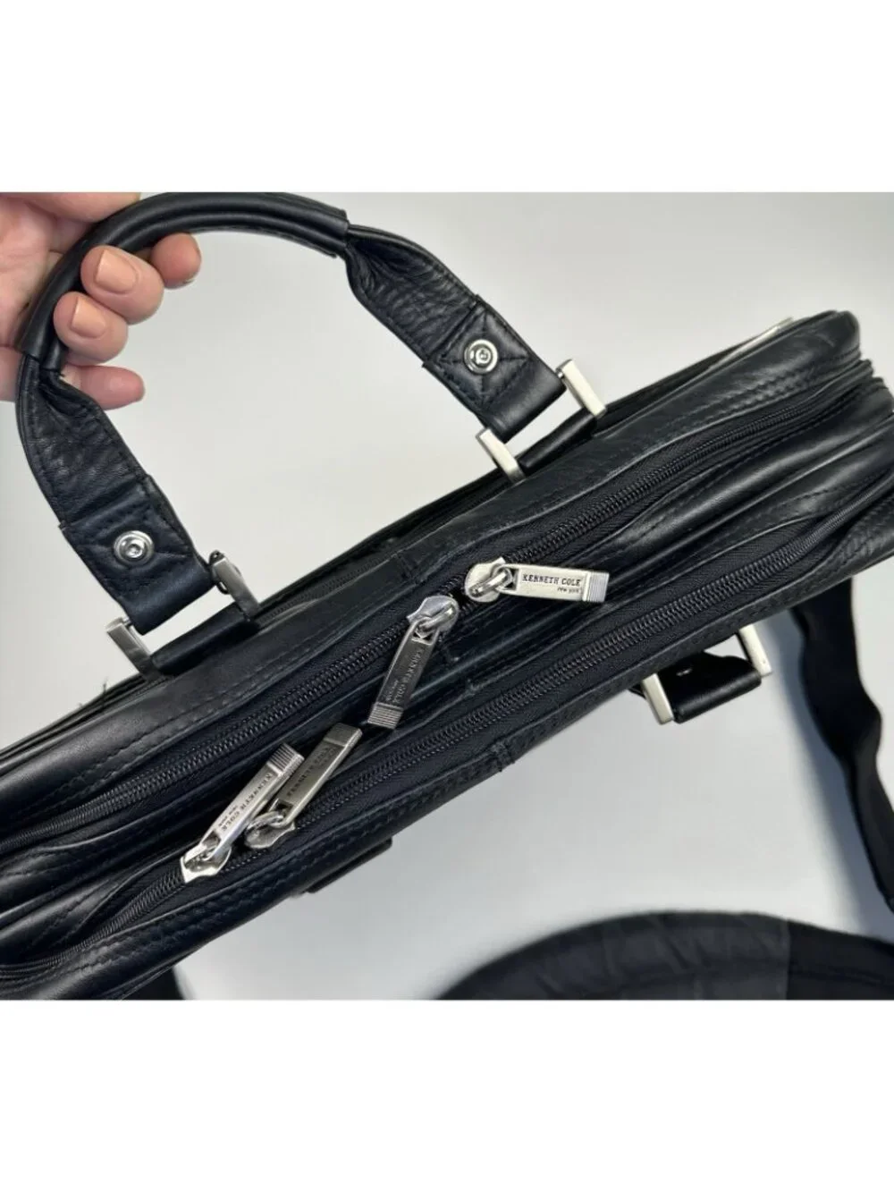 Kenneth Cole Black Leather Laptop Business Messenger Bag with Shoulder Strap